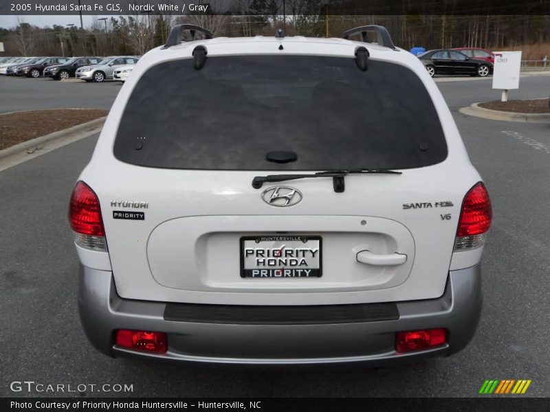 Nordic White / Gray 2005 Hyundai Santa Fe GLS