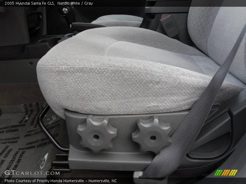 Nordic White / Gray 2005 Hyundai Santa Fe GLS