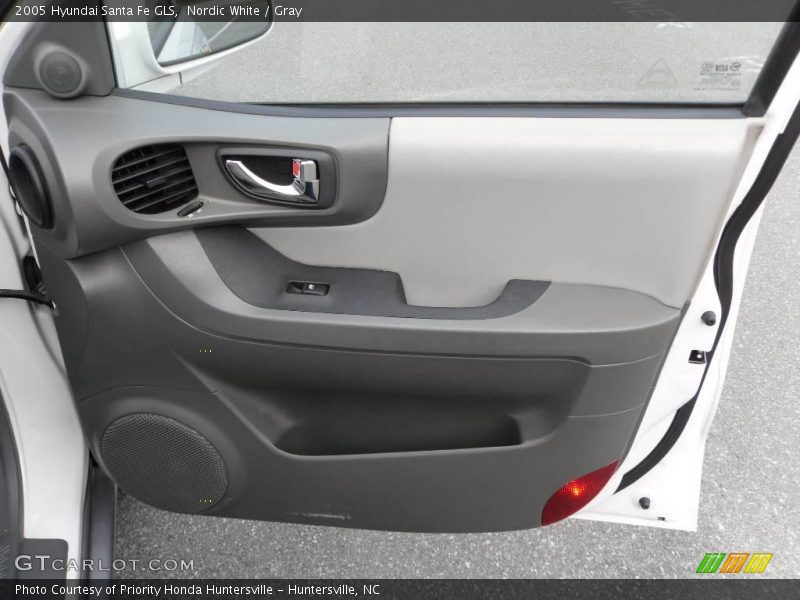 Nordic White / Gray 2005 Hyundai Santa Fe GLS