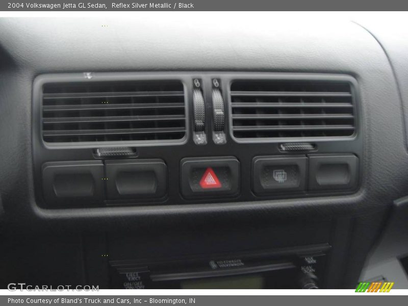 Reflex Silver Metallic / Black 2004 Volkswagen Jetta GL Sedan