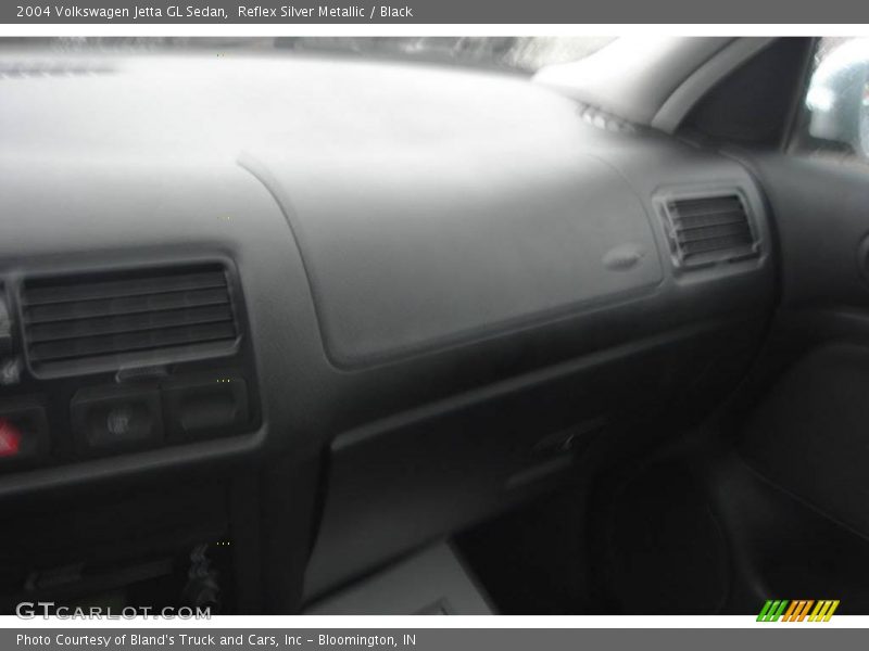 Reflex Silver Metallic / Black 2004 Volkswagen Jetta GL Sedan