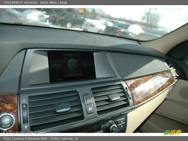 Alpine White / Beige 2009 BMW X5 xDrive30i