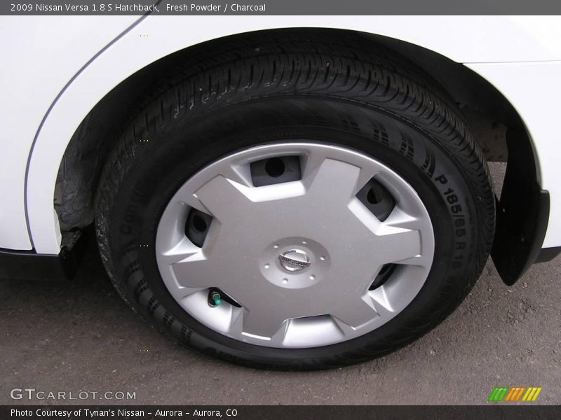 Fresh Powder / Charcoal 2009 Nissan Versa 1.8 S Hatchback