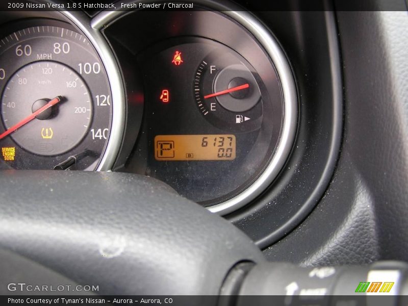 Fresh Powder / Charcoal 2009 Nissan Versa 1.8 S Hatchback