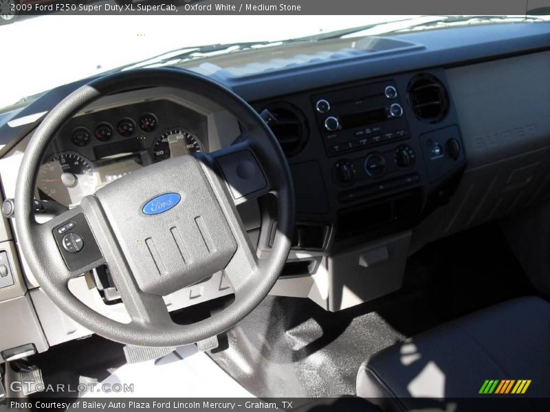Oxford White / Medium Stone 2009 Ford F250 Super Duty XL SuperCab