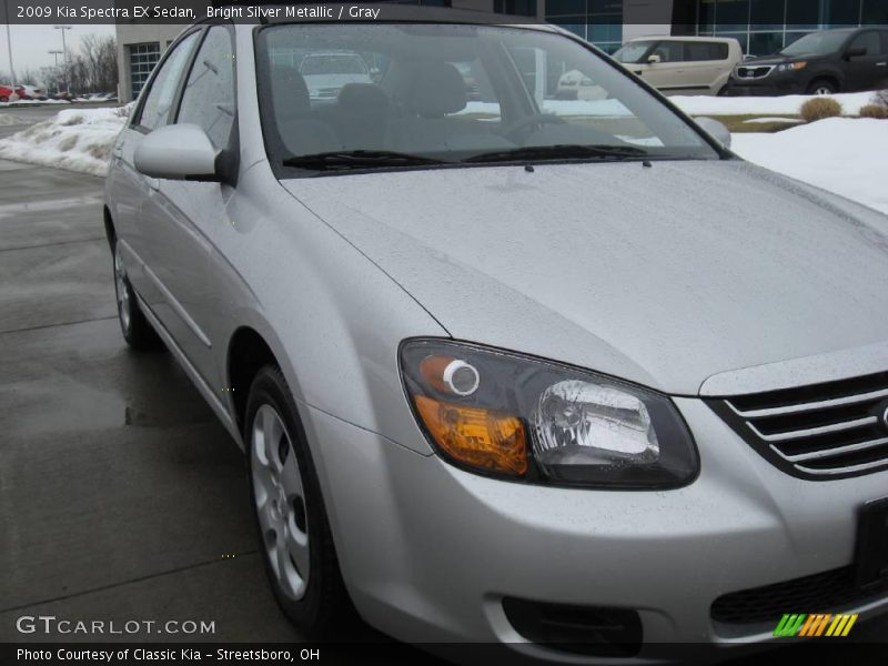 Bright Silver Metallic / Gray 2009 Kia Spectra EX Sedan