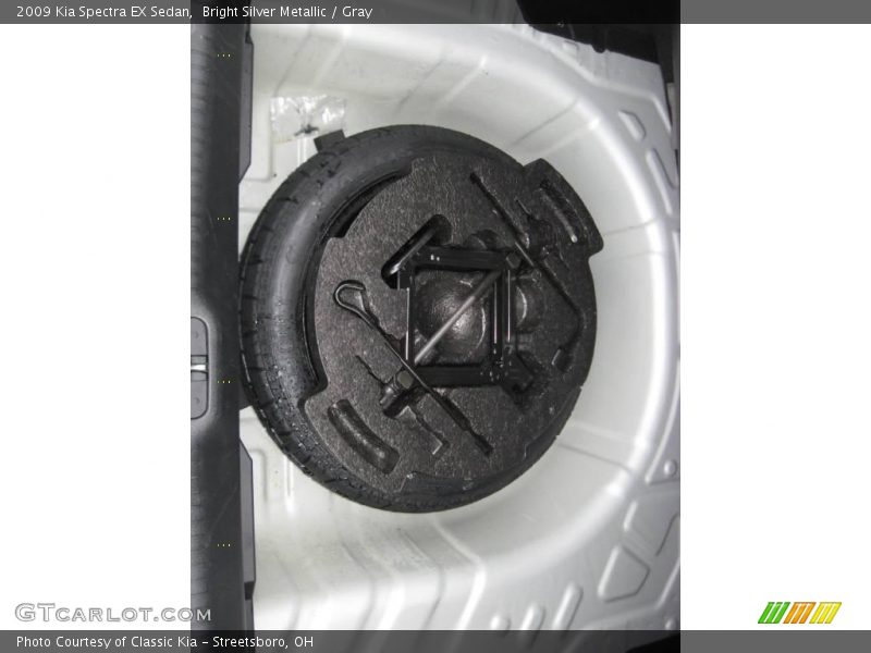 Bright Silver Metallic / Gray 2009 Kia Spectra EX Sedan