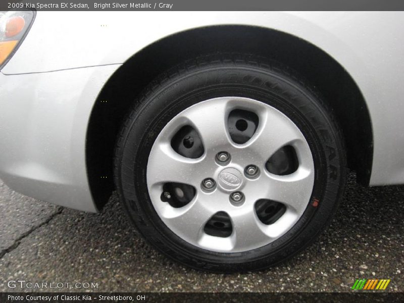 Bright Silver Metallic / Gray 2009 Kia Spectra EX Sedan