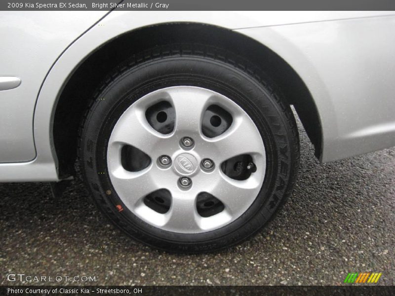 Bright Silver Metallic / Gray 2009 Kia Spectra EX Sedan