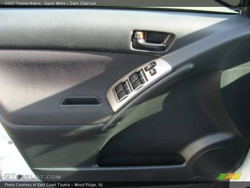 Super White / Dark Charcoal 2007 Toyota Matrix