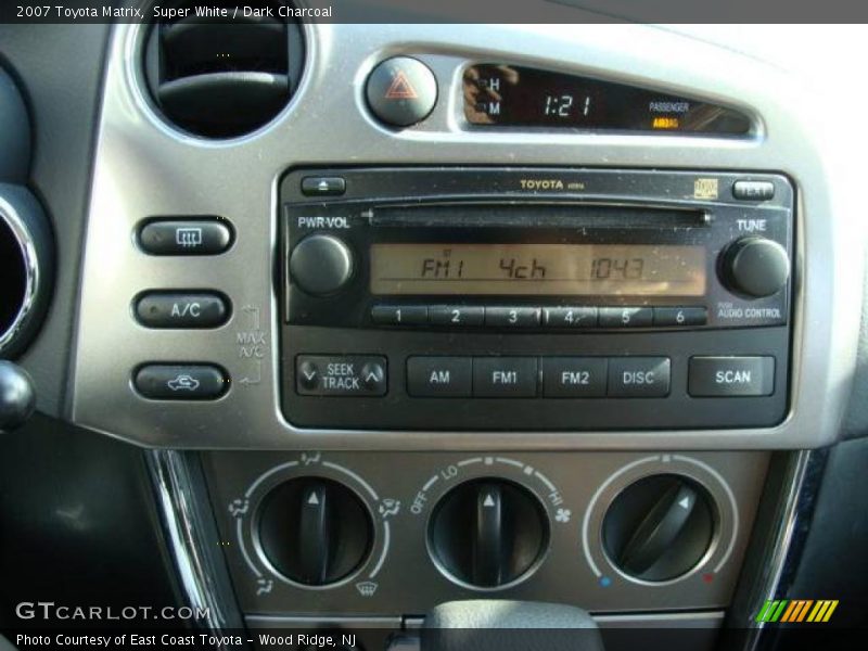 Super White / Dark Charcoal 2007 Toyota Matrix