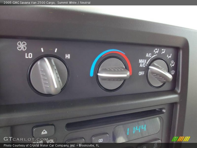 Summit White / Neutral 2005 GMC Savana Van 2500 Cargo