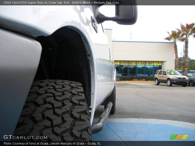 Oxford White / Medium Flint Grey 2003 Ford F250 Super Duty XL Crew Cab 4x4