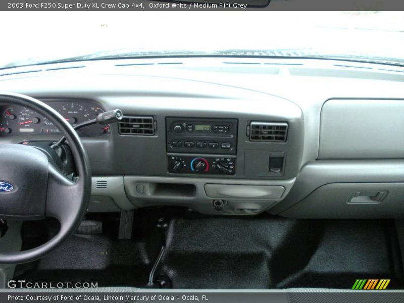 Oxford White / Medium Flint Grey 2003 Ford F250 Super Duty XL Crew Cab 4x4