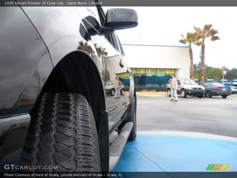 Super Black / Desert 2005 Nissan Frontier LE Crew Cab