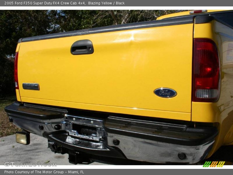 Blazing Yellow / Black 2005 Ford F350 Super Duty FX4 Crew Cab 4x4
