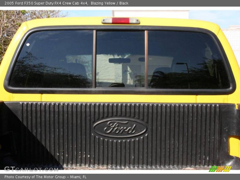 Blazing Yellow / Black 2005 Ford F350 Super Duty FX4 Crew Cab 4x4