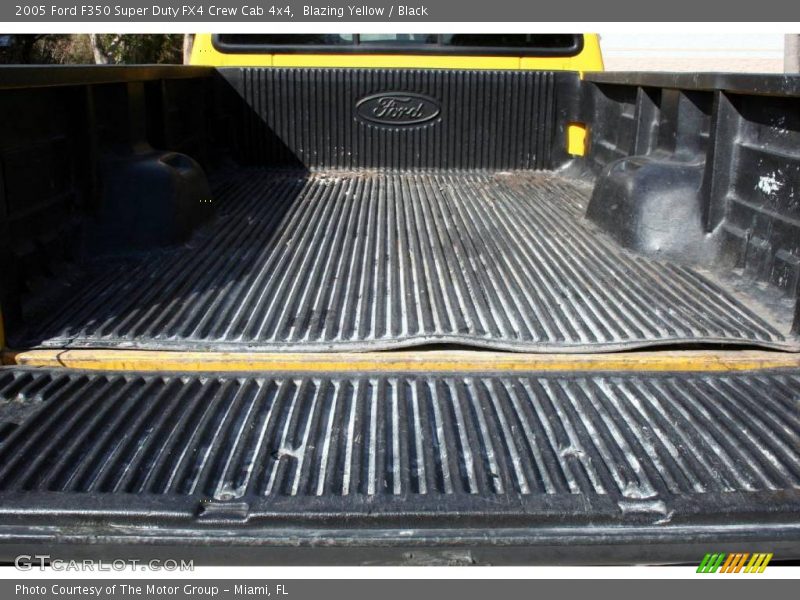 Blazing Yellow / Black 2005 Ford F350 Super Duty FX4 Crew Cab 4x4