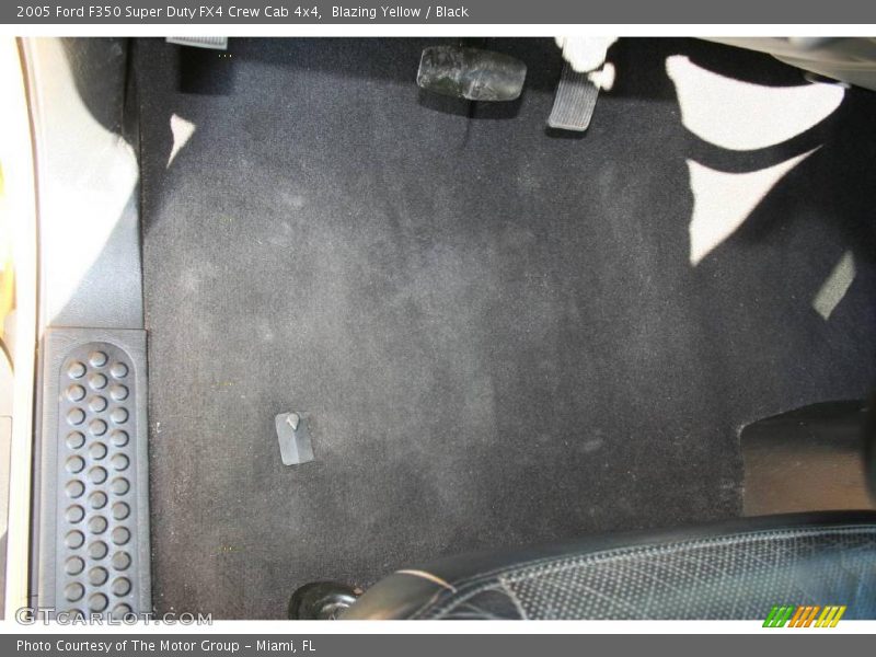 Blazing Yellow / Black 2005 Ford F350 Super Duty FX4 Crew Cab 4x4