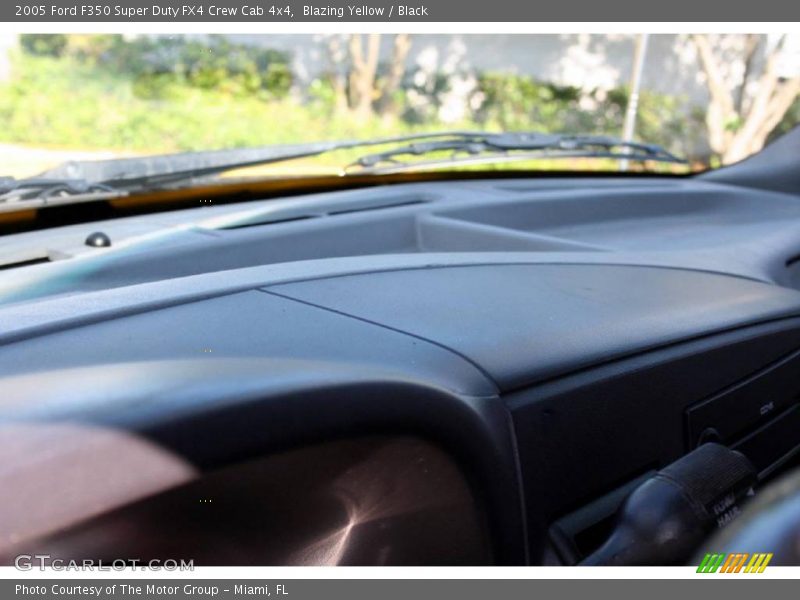 Blazing Yellow / Black 2005 Ford F350 Super Duty FX4 Crew Cab 4x4