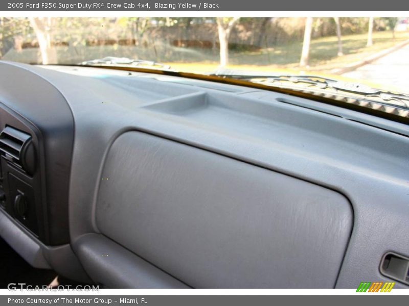 Blazing Yellow / Black 2005 Ford F350 Super Duty FX4 Crew Cab 4x4