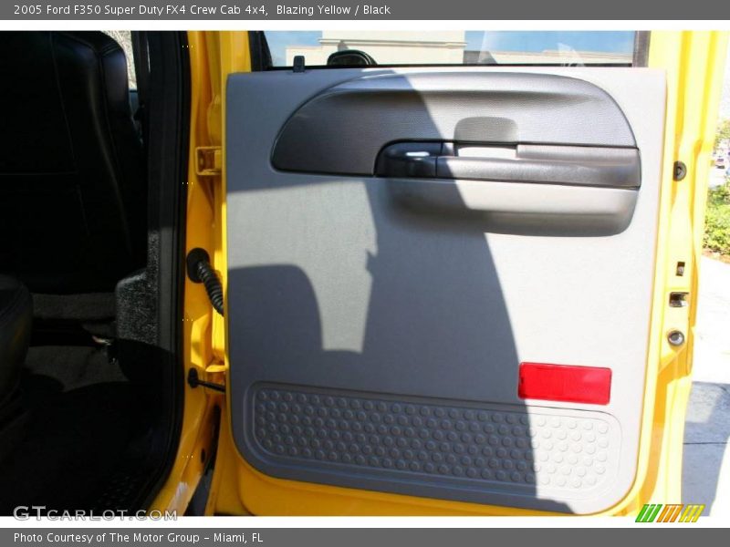 Blazing Yellow / Black 2005 Ford F350 Super Duty FX4 Crew Cab 4x4