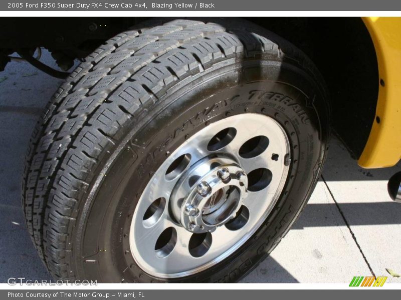 Blazing Yellow / Black 2005 Ford F350 Super Duty FX4 Crew Cab 4x4