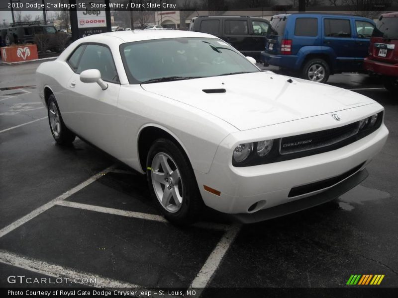 Stone White / Dark Slate Gray 2010 Dodge Challenger SE