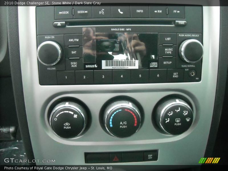 Stone White / Dark Slate Gray 2010 Dodge Challenger SE