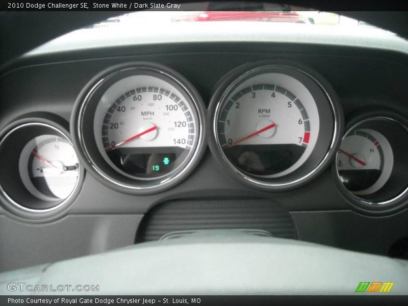 Stone White / Dark Slate Gray 2010 Dodge Challenger SE