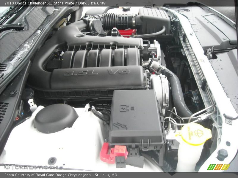 Stone White / Dark Slate Gray 2010 Dodge Challenger SE