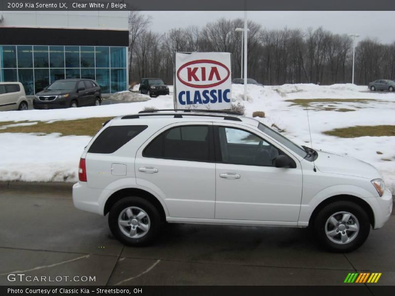Clear White / Beige 2009 Kia Sorento LX