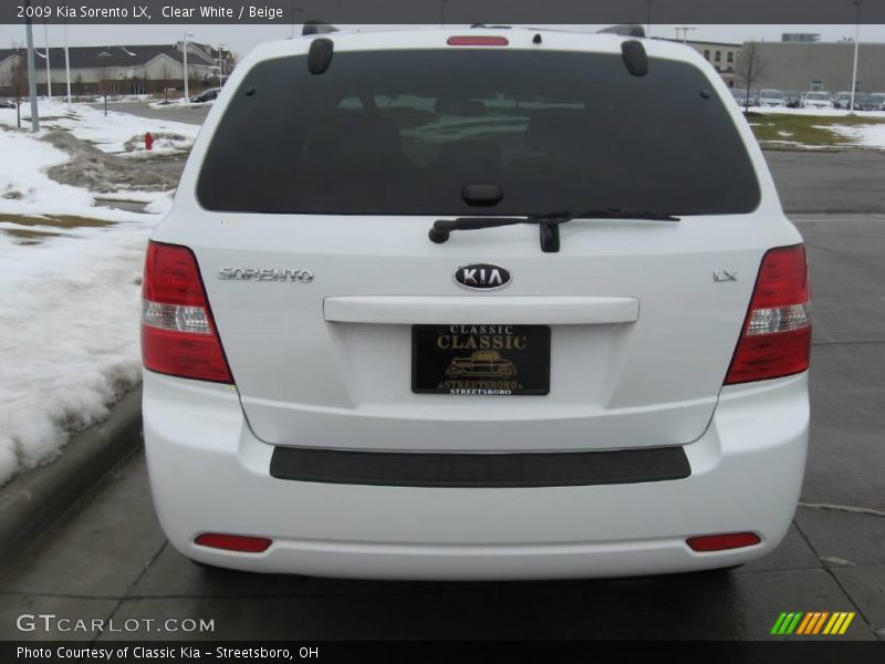 Clear White / Beige 2009 Kia Sorento LX