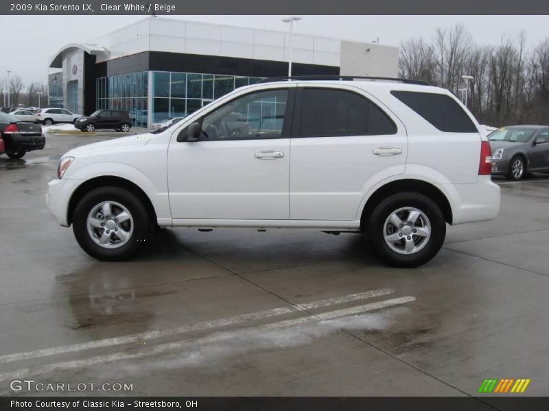 Clear White / Beige 2009 Kia Sorento LX