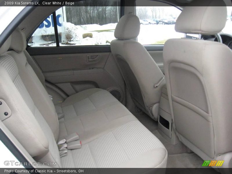 Clear White / Beige 2009 Kia Sorento LX