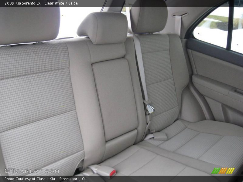 Clear White / Beige 2009 Kia Sorento LX
