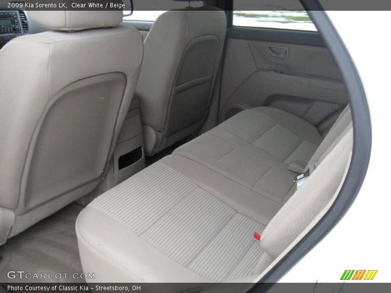 Clear White / Beige 2009 Kia Sorento LX