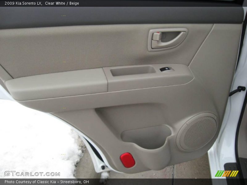 Clear White / Beige 2009 Kia Sorento LX