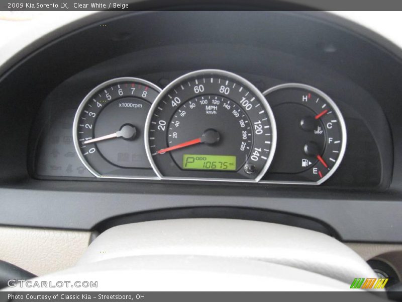 Clear White / Beige 2009 Kia Sorento LX