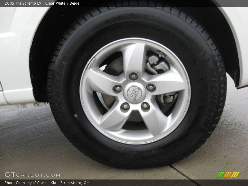 Clear White / Beige 2009 Kia Sorento LX