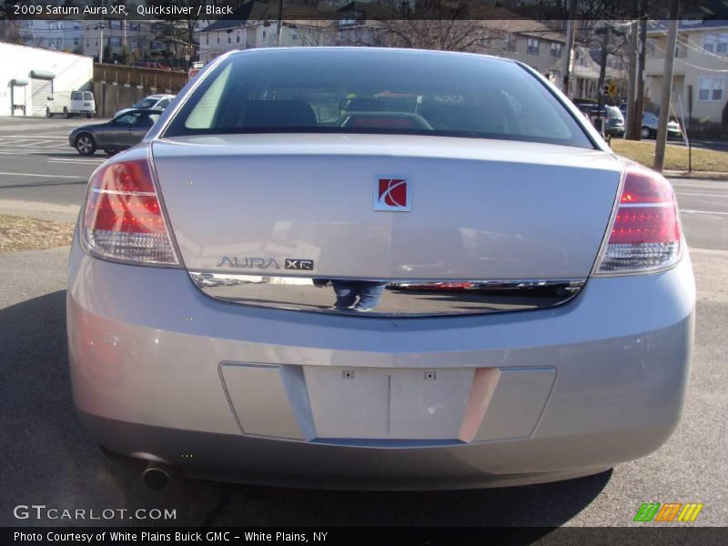 Quicksilver / Black 2009 Saturn Aura XR