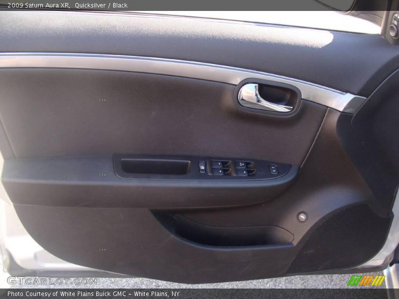 Quicksilver / Black 2009 Saturn Aura XR