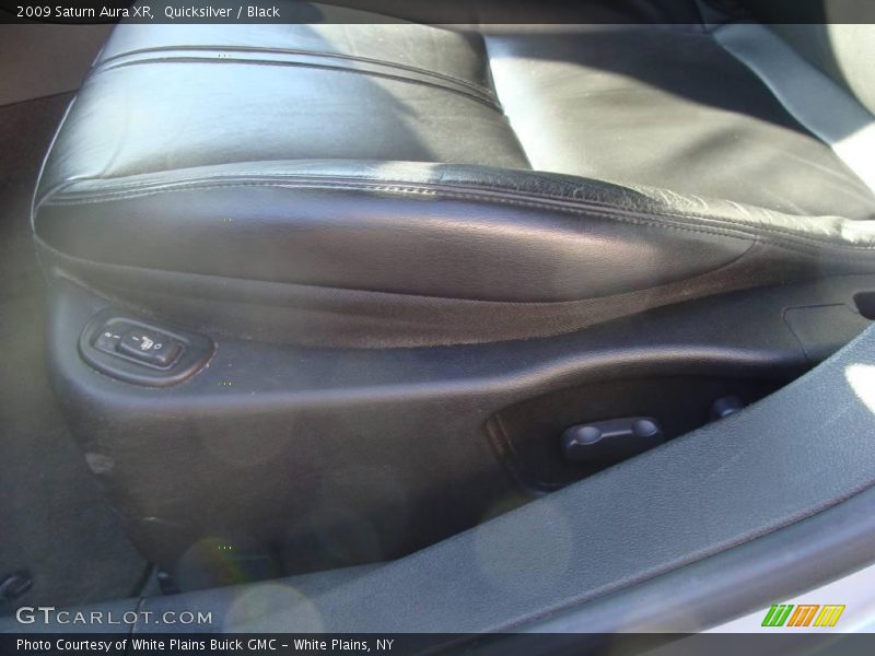 Quicksilver / Black 2009 Saturn Aura XR