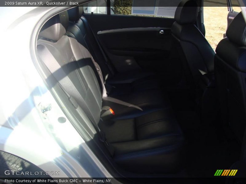 Quicksilver / Black 2009 Saturn Aura XR