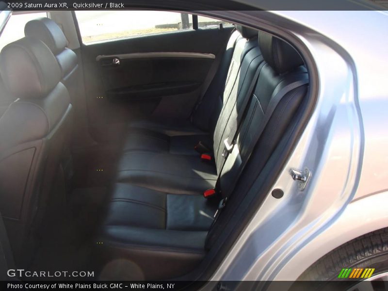 Quicksilver / Black 2009 Saturn Aura XR