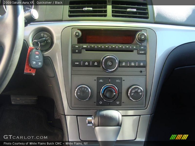 Quicksilver / Black 2009 Saturn Aura XR