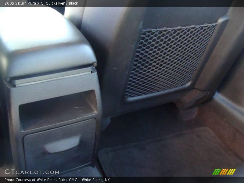 Quicksilver / Black 2009 Saturn Aura XR