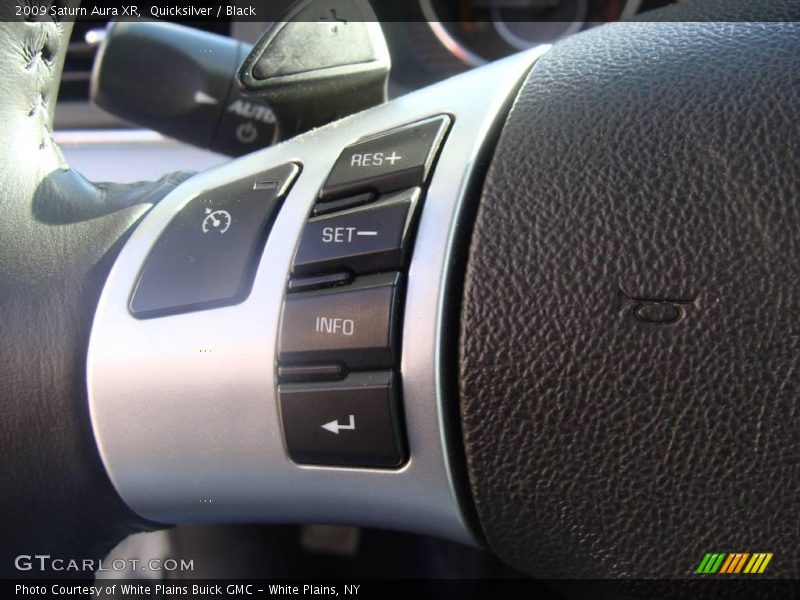 Quicksilver / Black 2009 Saturn Aura XR