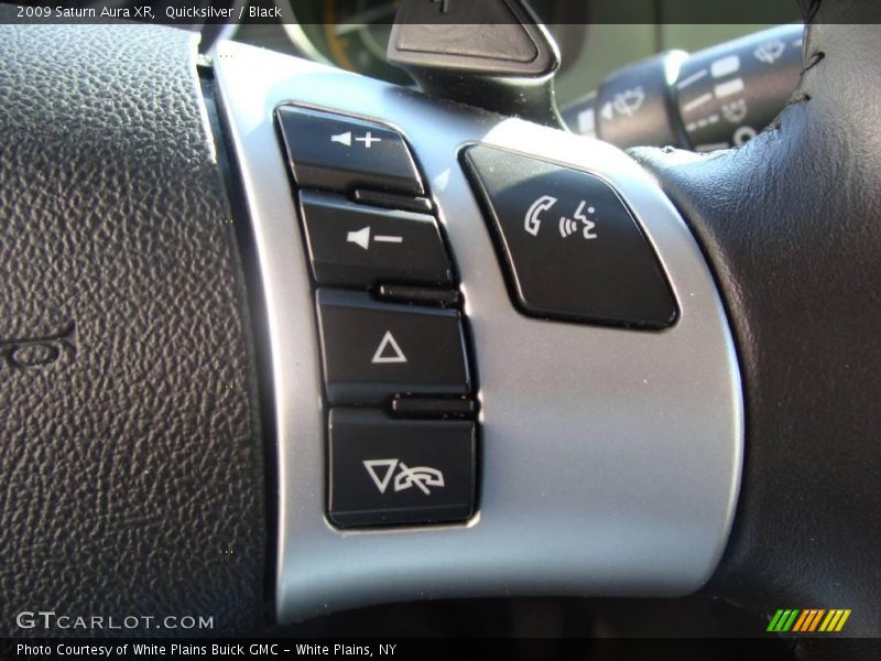 Quicksilver / Black 2009 Saturn Aura XR