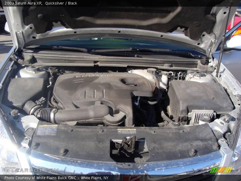 Quicksilver / Black 2009 Saturn Aura XR